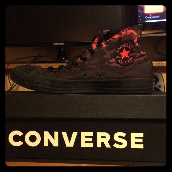 red camo converse